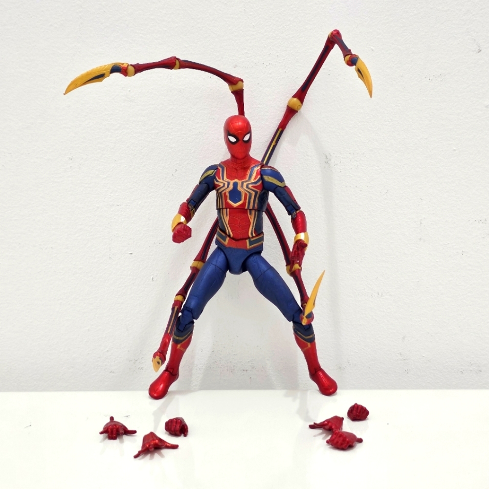 Marvel's Spider-man Infinity War action figure by Diamond Select Toys.